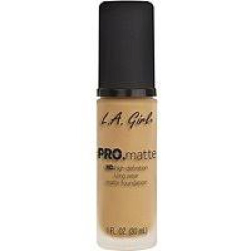 L.A. Girl PRO-matte Foundation (light tan)
